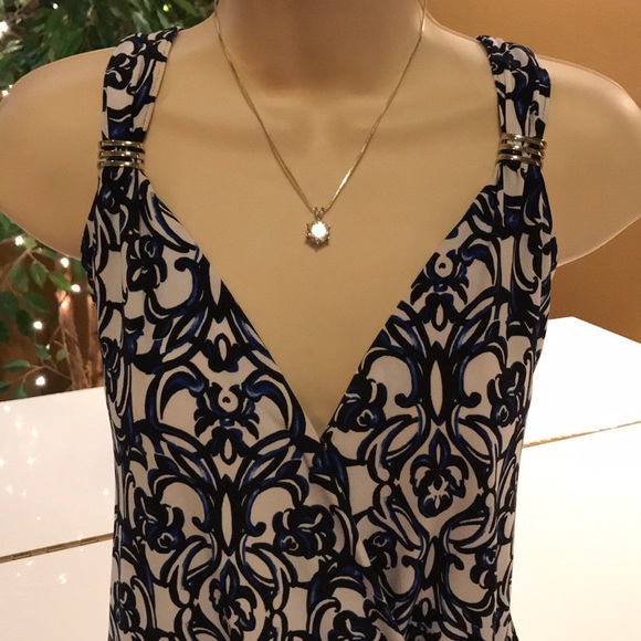 WHITE HOUSE BLACK MARKET TOP W/ SILVER ON ARMS XS - Picture 4 of 8